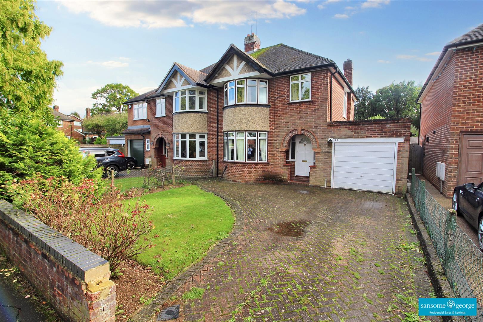 3 bed property in Redhatch Drive, Earley